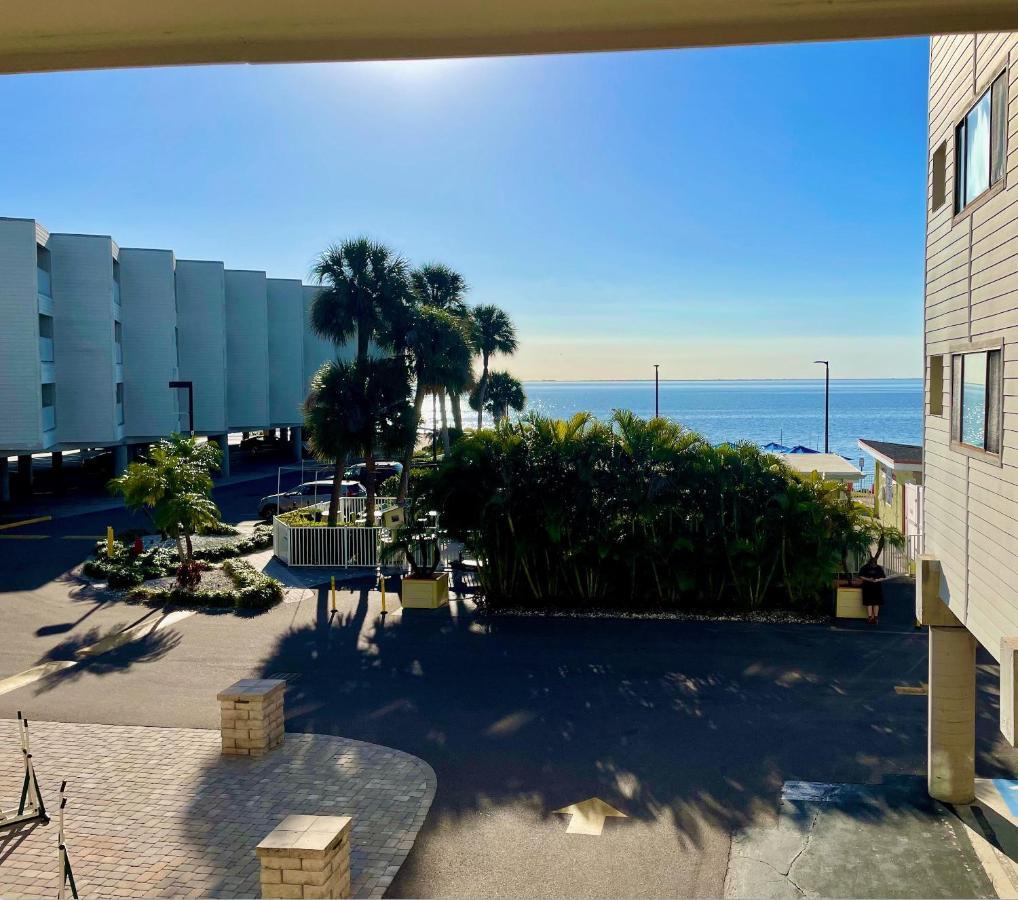 2 Bed Condo With Balcony Facing Pool And Sunsets! Tampa Exterior photo